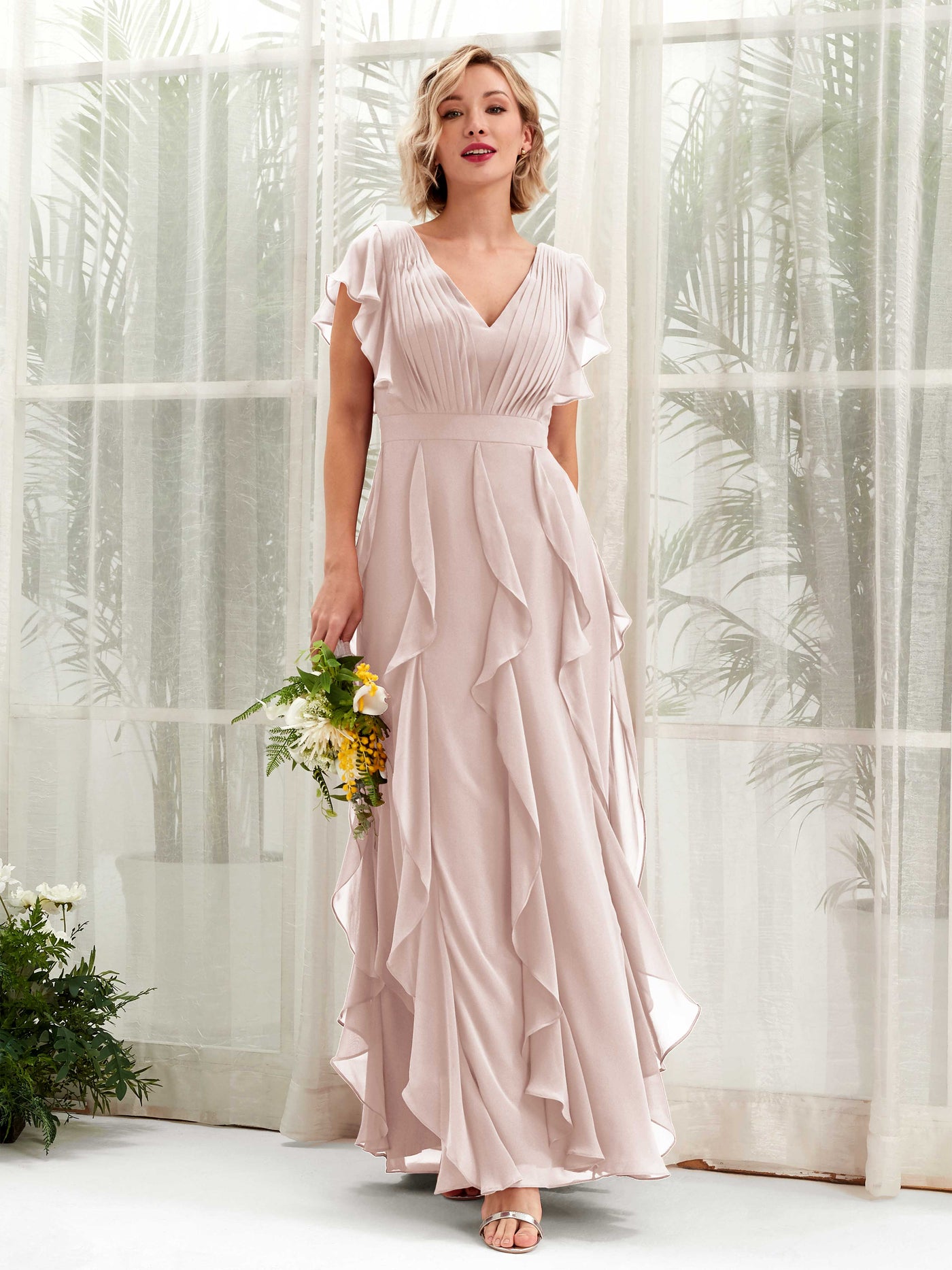 Carlyna Col V Longueur Ras du Sol Froncé Robe de Demoiselle d'Honneur Biscotti #couleur_biscotti