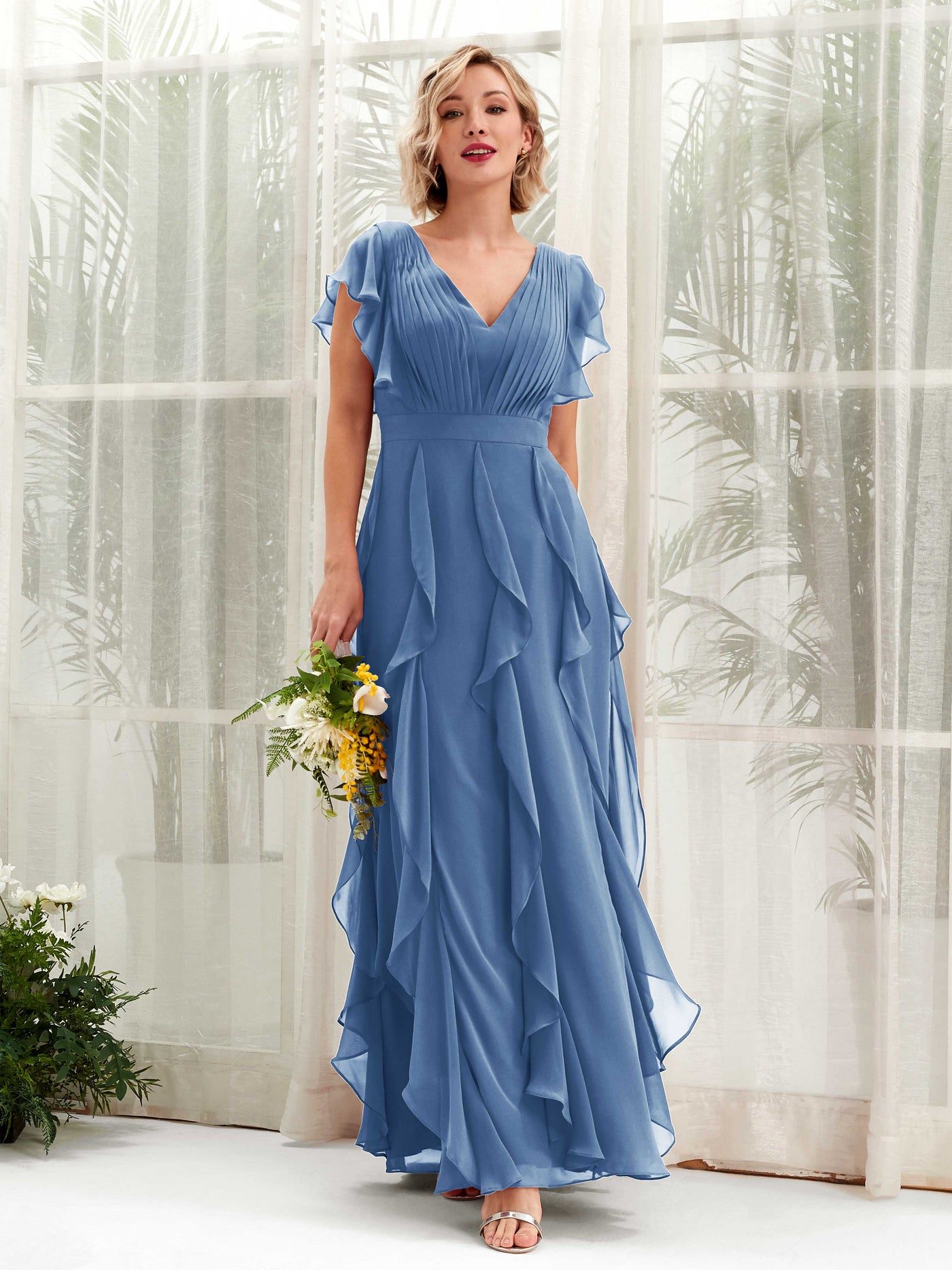 Carlyna Col V Longueur Ras du Sol Froncé Robe de Demoiselle d'Honneur Bleu Poussiéreux #couleur_bleu-poussi-reux