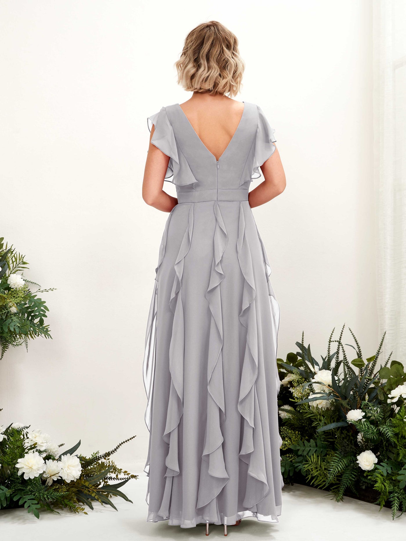 Carlyna Col V Longueur Ras du Sol Froncé Robe de Demoiselle d'Honneur Gris Boussole #couleur_gris-boussole