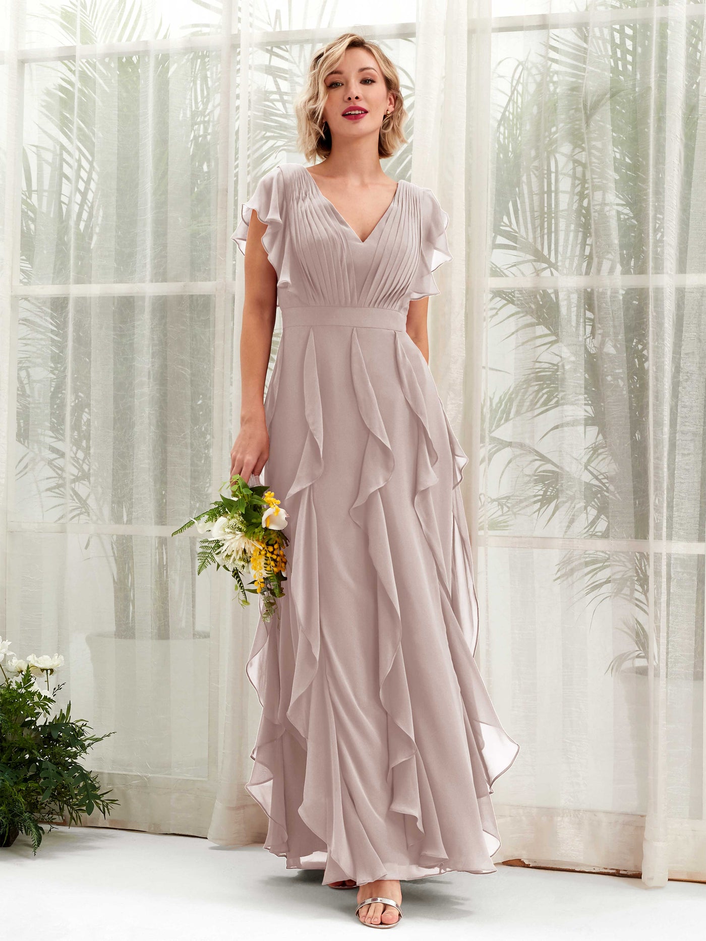 Carlyna Col V Longueur Ras du Sol Froncé Robe de Demoiselle d'Honneur Taupe #couleur_taupe