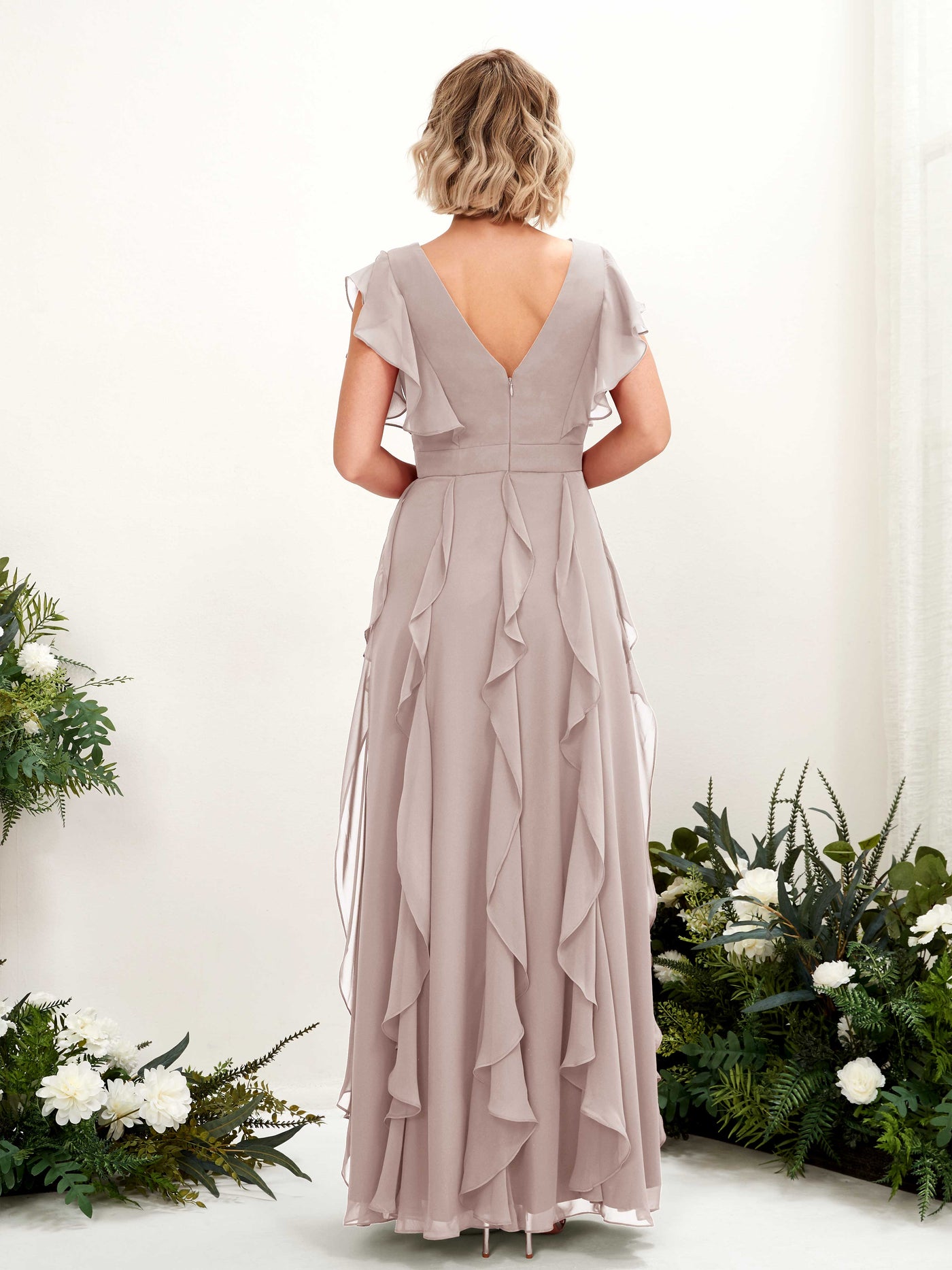 Carlyna Col V Longueur Ras du Sol Froncé Robe de Demoiselle d'Honneur Taupe #couleur_taupe