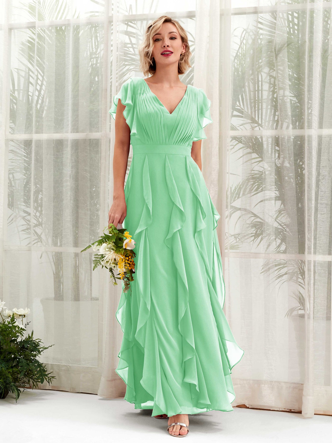 Carlyna Col V Longueur Ras du Sol Froncé Robe de Demoiselle d'Honneur Vert Menthe #couleur_vert-menthe