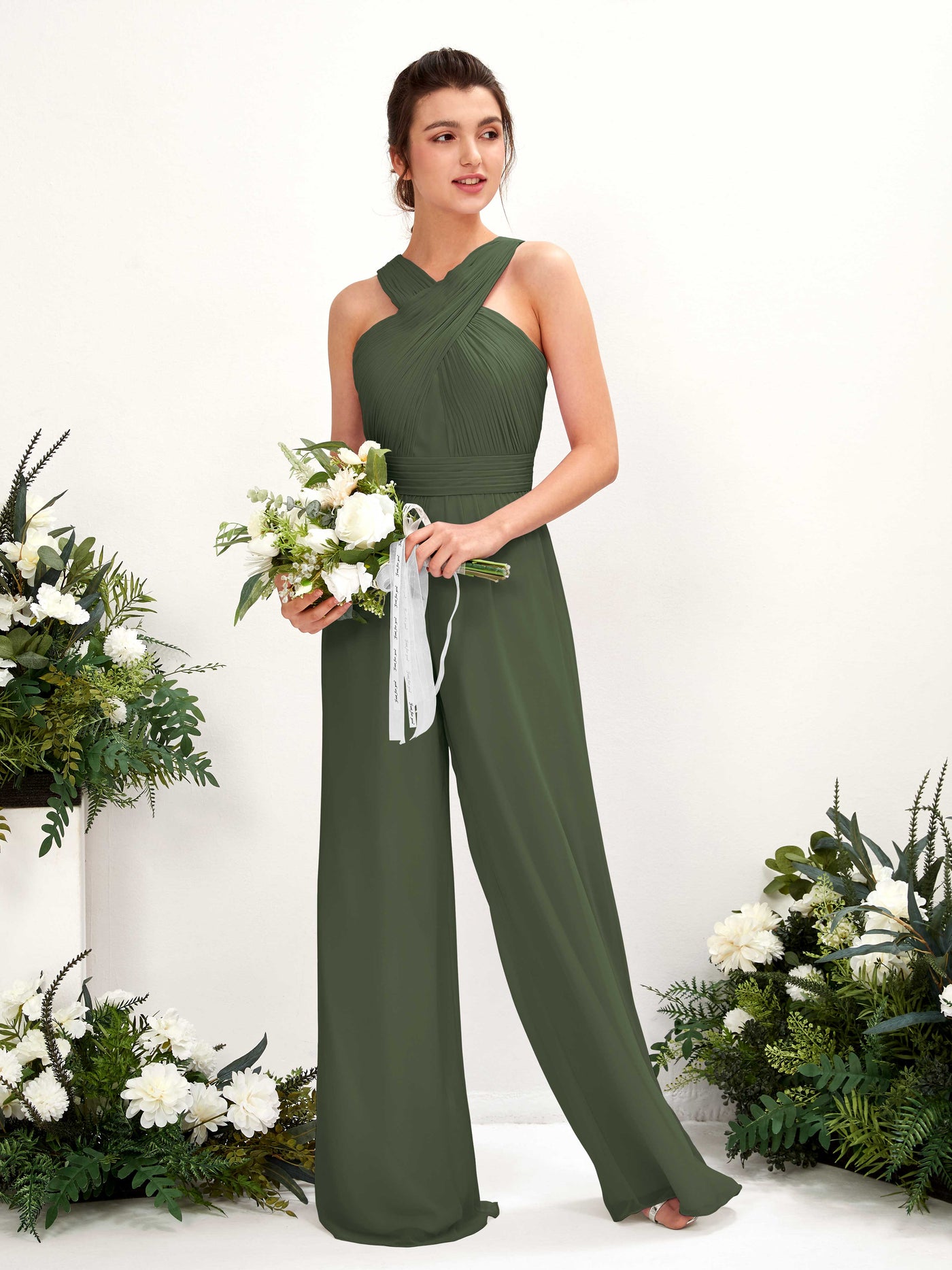 Carlyna Combinaison Encolure croisée Longueur ras du sol Mousseline froncé Robes de demoiselle d'honneur Olive Martini #couleur_olive-martini