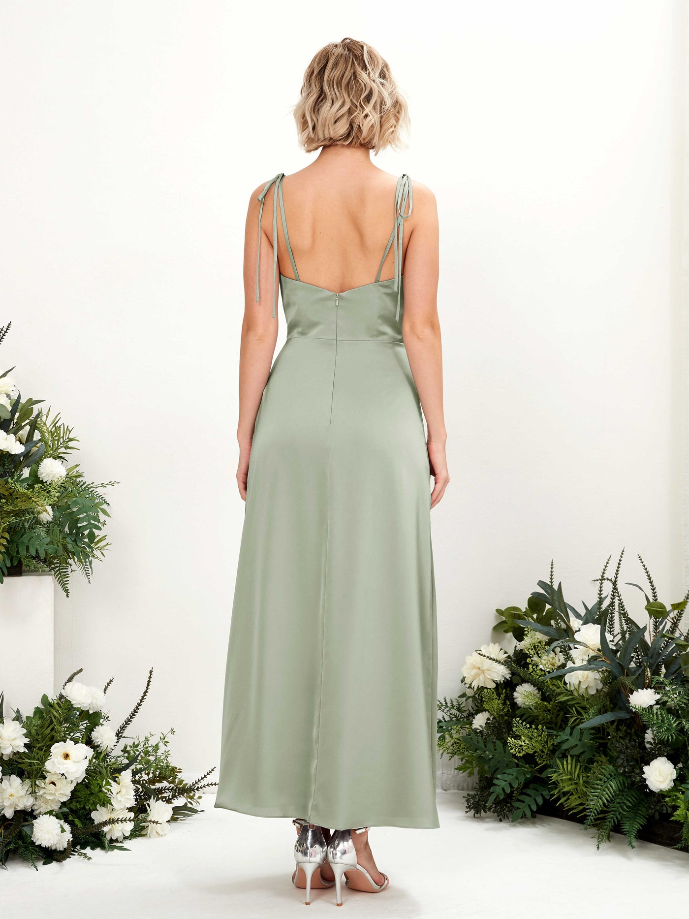 Carlyna Empire Col bénitier Longueur mollet Satin Robe de demoiselle d'honneur avec fente jambe Vert Sauge Foncé #couleur_vert-sauge-fonc