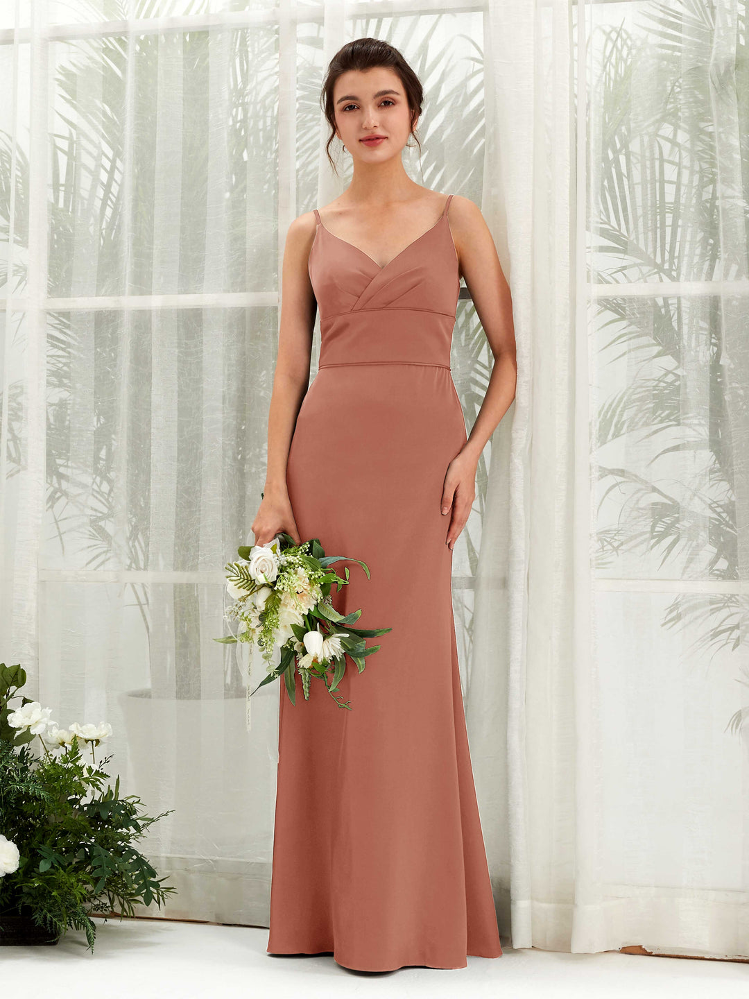 Carlyna Empire Col V Longueur Ras du Sol Satin Robe de Demoiselle d&