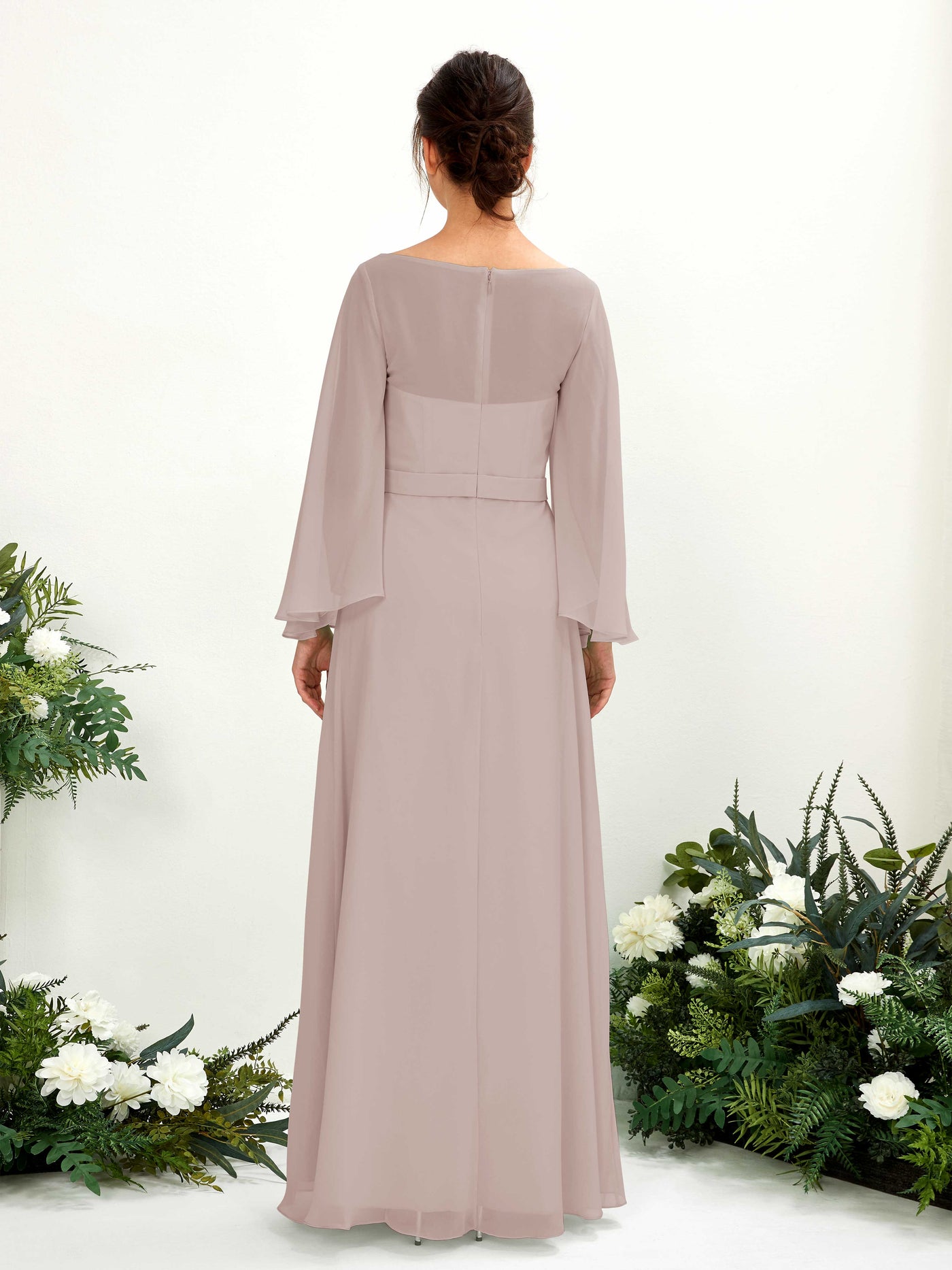 Carlyna Encolure bateau Longueur ras du sol Trapèze Manches longues Robes de demoiselle d'honneur Taupe #couleur_taupe