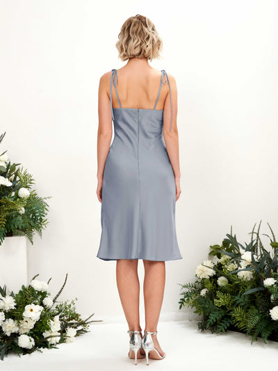 Carlyna Fourreau col bénitier longueur genou robe de demoiselle d'honneur Bleu Poussiéreux #couleur_bleu-poussi-reux