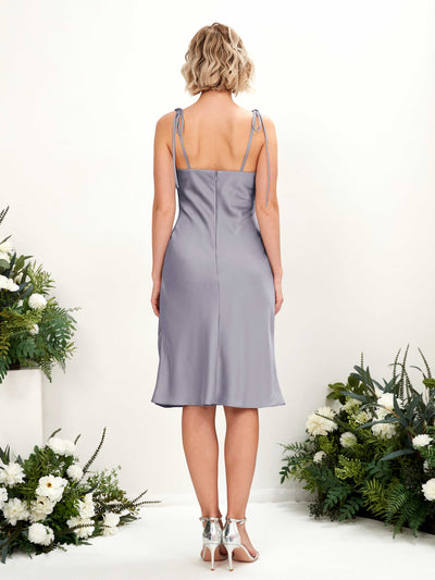 Carlyna Fourreau col bénitier longueur genou robe de demoiselle d'honneur Brume Violette #couleur_brume-violette