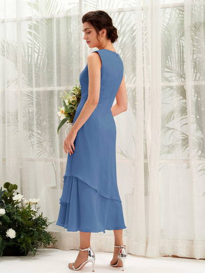 Carlyna Fourreau Col rond Longueur mollet Mousseline Robe de demoiselle d'honneur Bleu Poussiéreux #couleur_bleu-poussi-reux