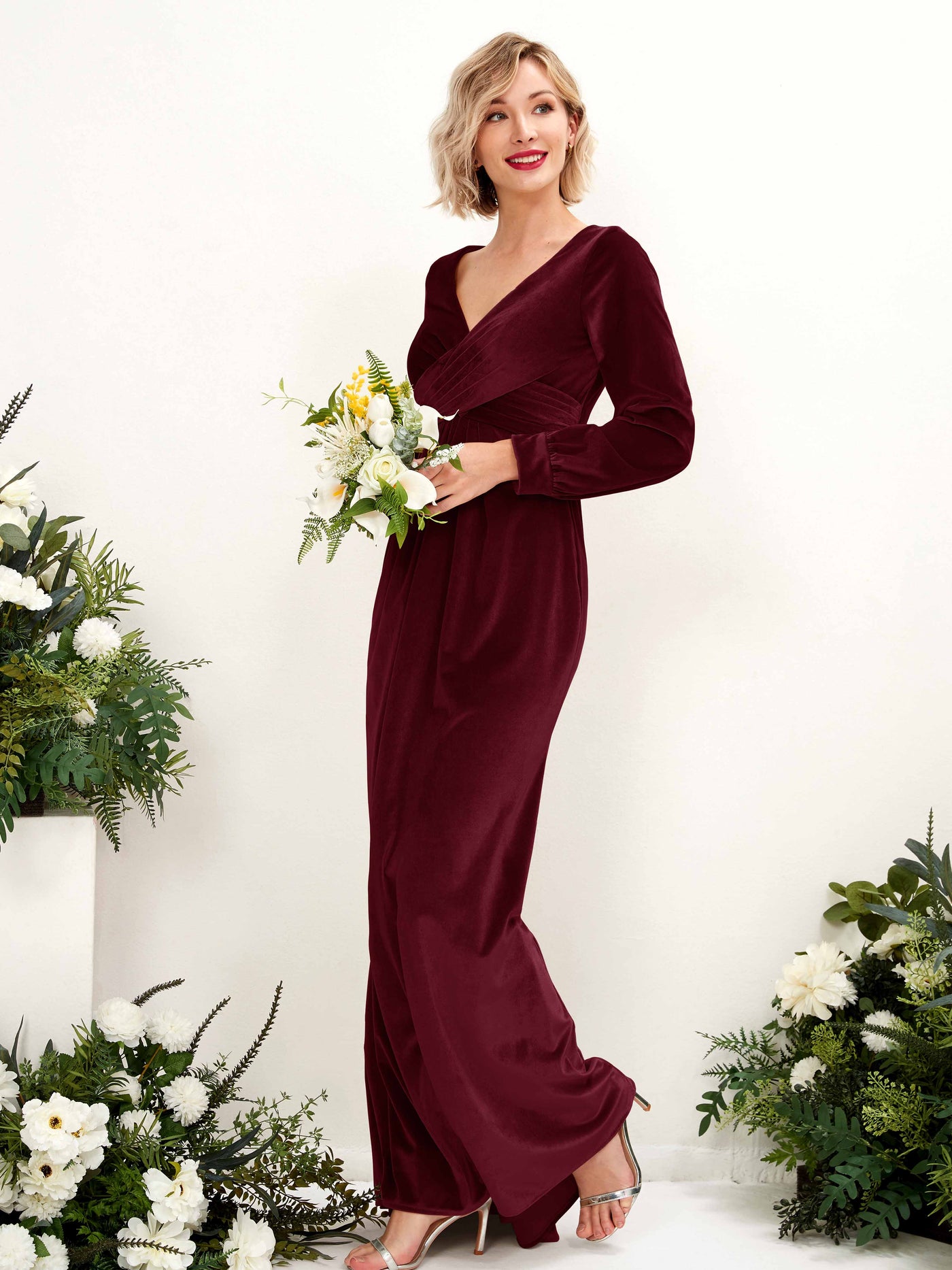 Carlyna Fourreau Col V Encolure croisée Manches Longues Longueur ras du sol Velours Robes de demoiselle d'honneur Bordeaux #couleur_bordeaux