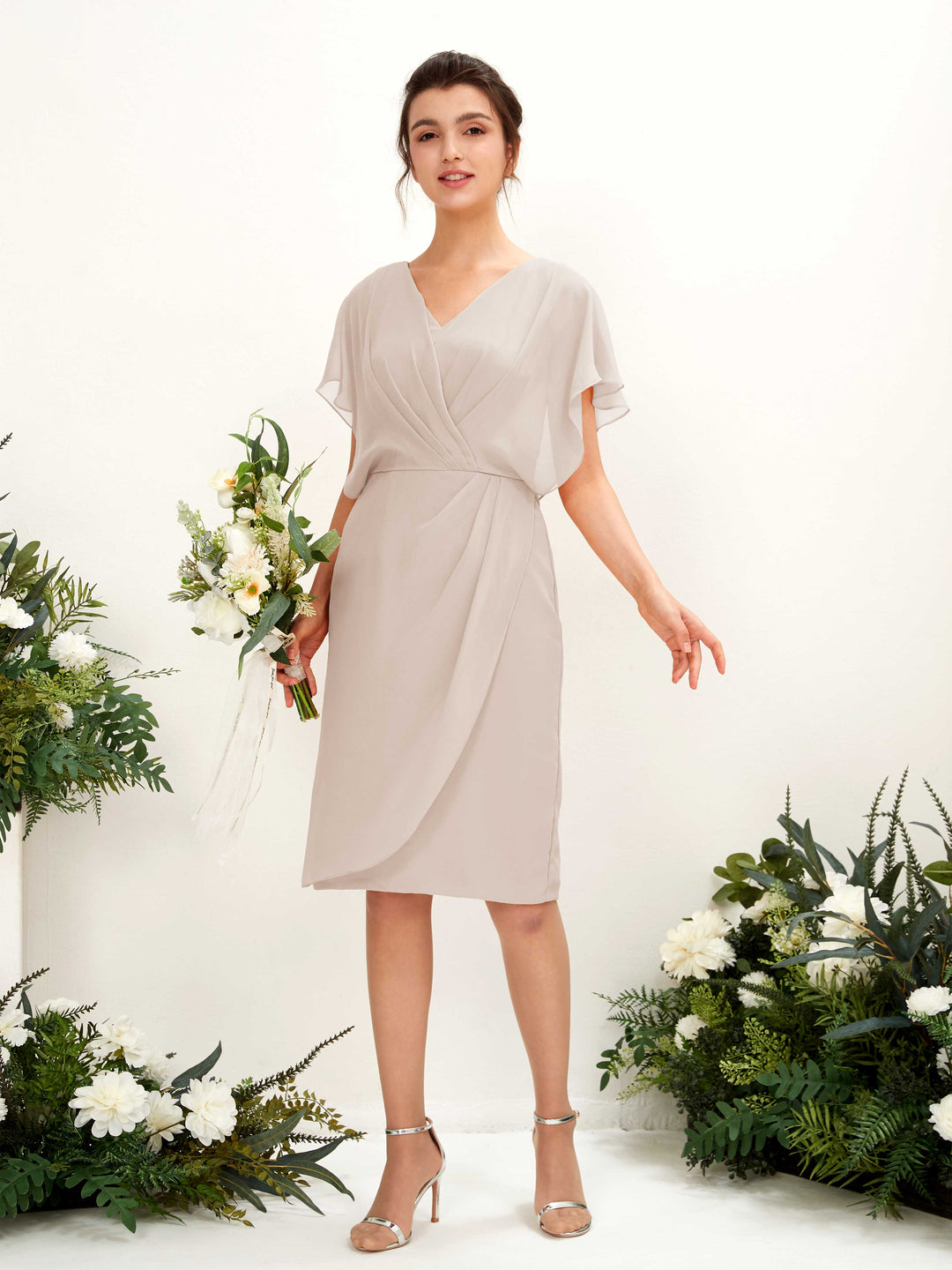 Carlyna Fourreau Col V Manches Cape longueur genou Mousseline Robes de demoiselle d&
