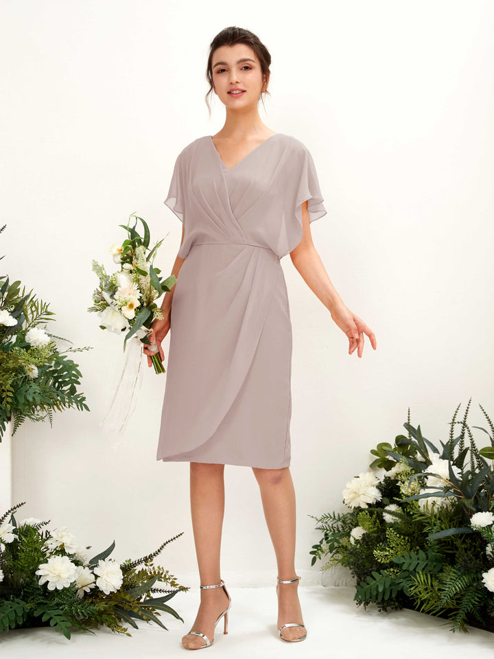 Carlyna Fourreau Col V Manches Cape longueur genou Mousseline Robes de demoiselle d&