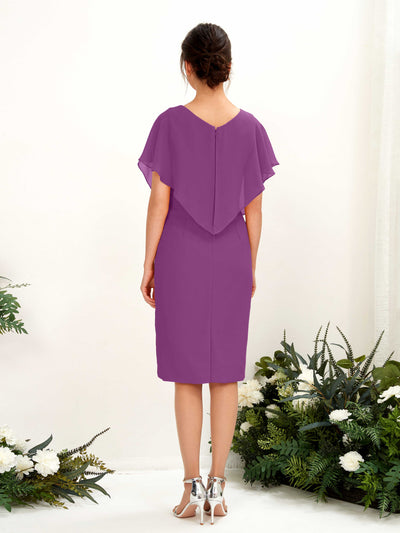 Carlyna Fourreau Col V Manches Cape longueur genou Mousseline Robes de demoiselle d'honneur Violet #couleur_violet