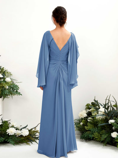 Carlyna Fourreau Col V Manches Cape Mousseline Robe de demoiselle d'honneur Bleu Poussiéreux #couleur_bleu-poussi-reux