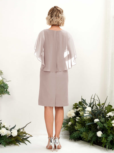 Carlyna Fourreau Col V Manches Cape Robe à genou Mousseline Taupe #couleur_taupe