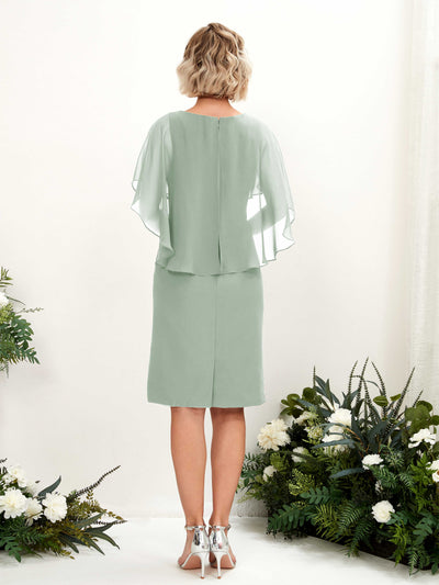 Carlyna Fourreau Col V Manches Cape Robe à genou Mousseline Vert Sauge Foncé #couleur_vert-sauge-fonc