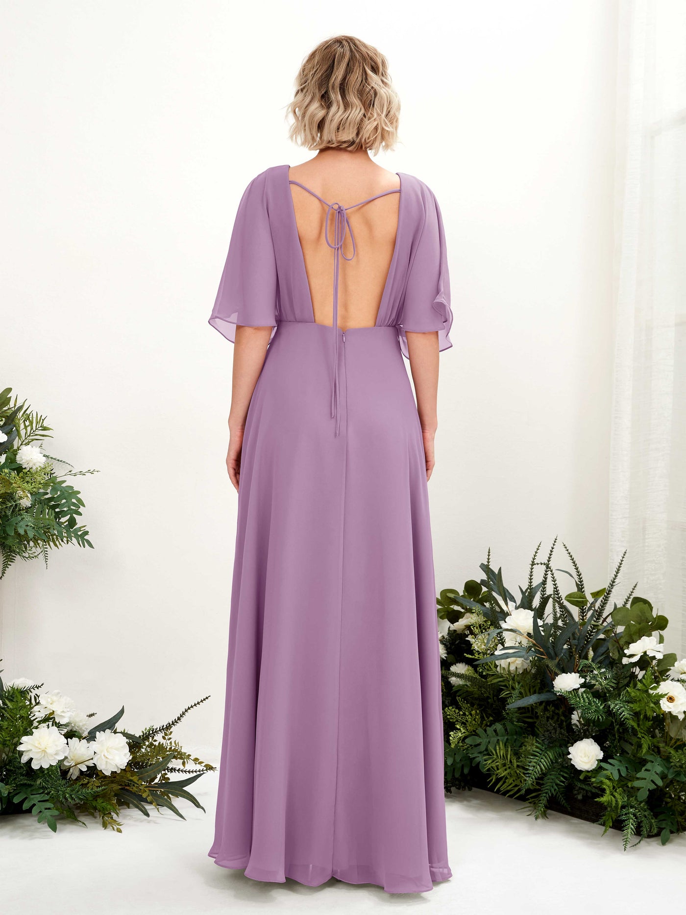 Carlyna Fourreau Col V Manches Courtes Robe de demoiselle d'honneur Longueur ras du sol Brume Orchidée #couleur_brume-orchid-e
