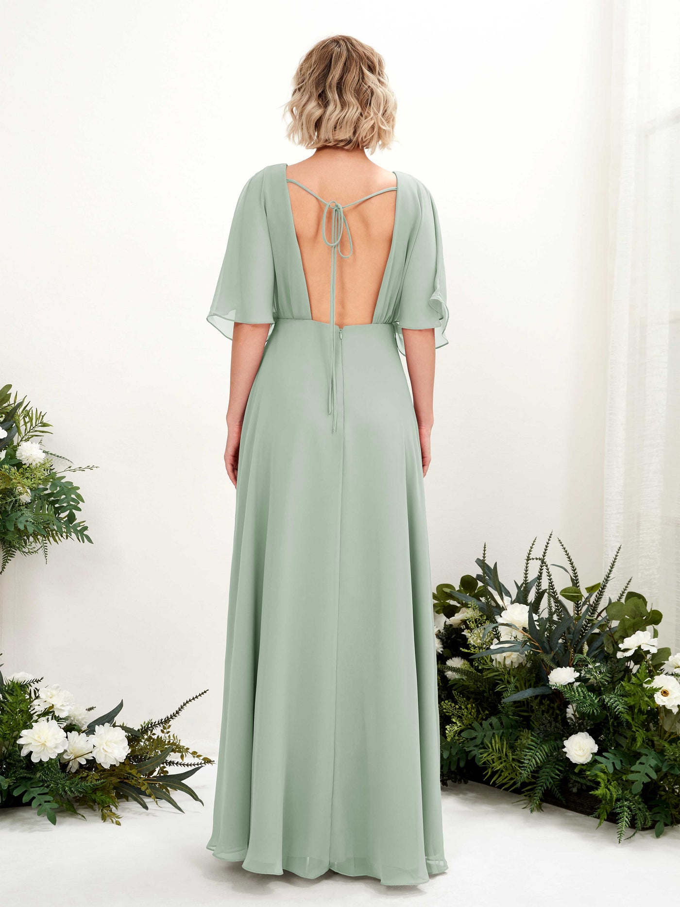 Carlyna Fourreau Col V Manches Courtes Robe de demoiselle d'honneur Longueur ras du sol Vert Sauge Foncé #couleur_vert-sauge-fonc