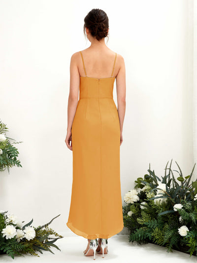 Carlyna Fourreau Longueur mollet Col V froncé robe de demoiselle d'honneur Mangue #couleur_mangue