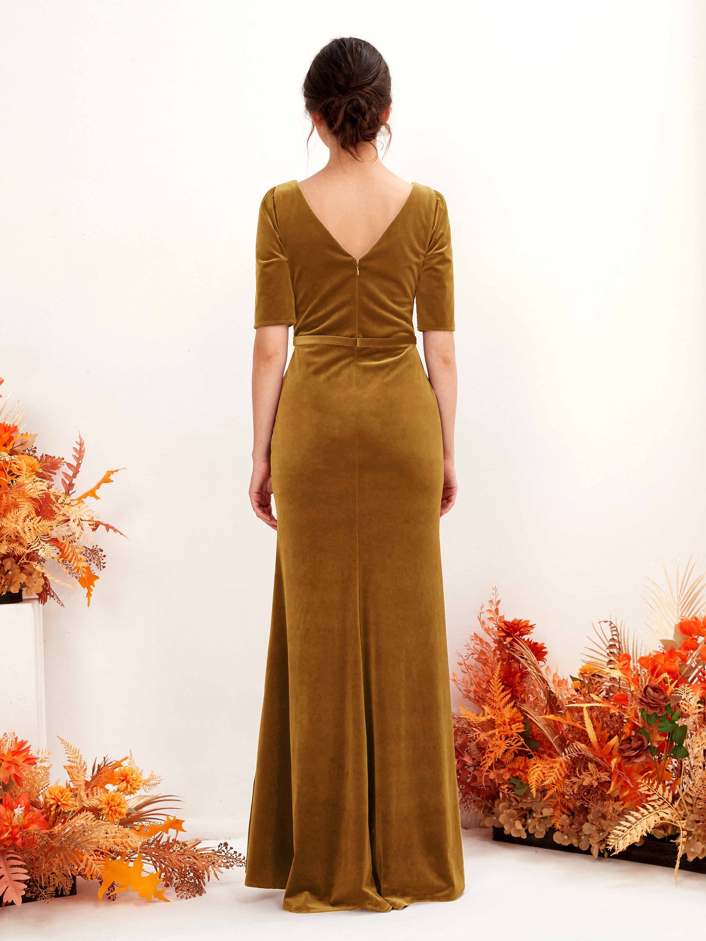 Carlyna Fourreau Longueur ras du sol Col V Manches mi-longues Velours Robe de demoiselle d'honneur Or Bruni #couleur_or-bruni