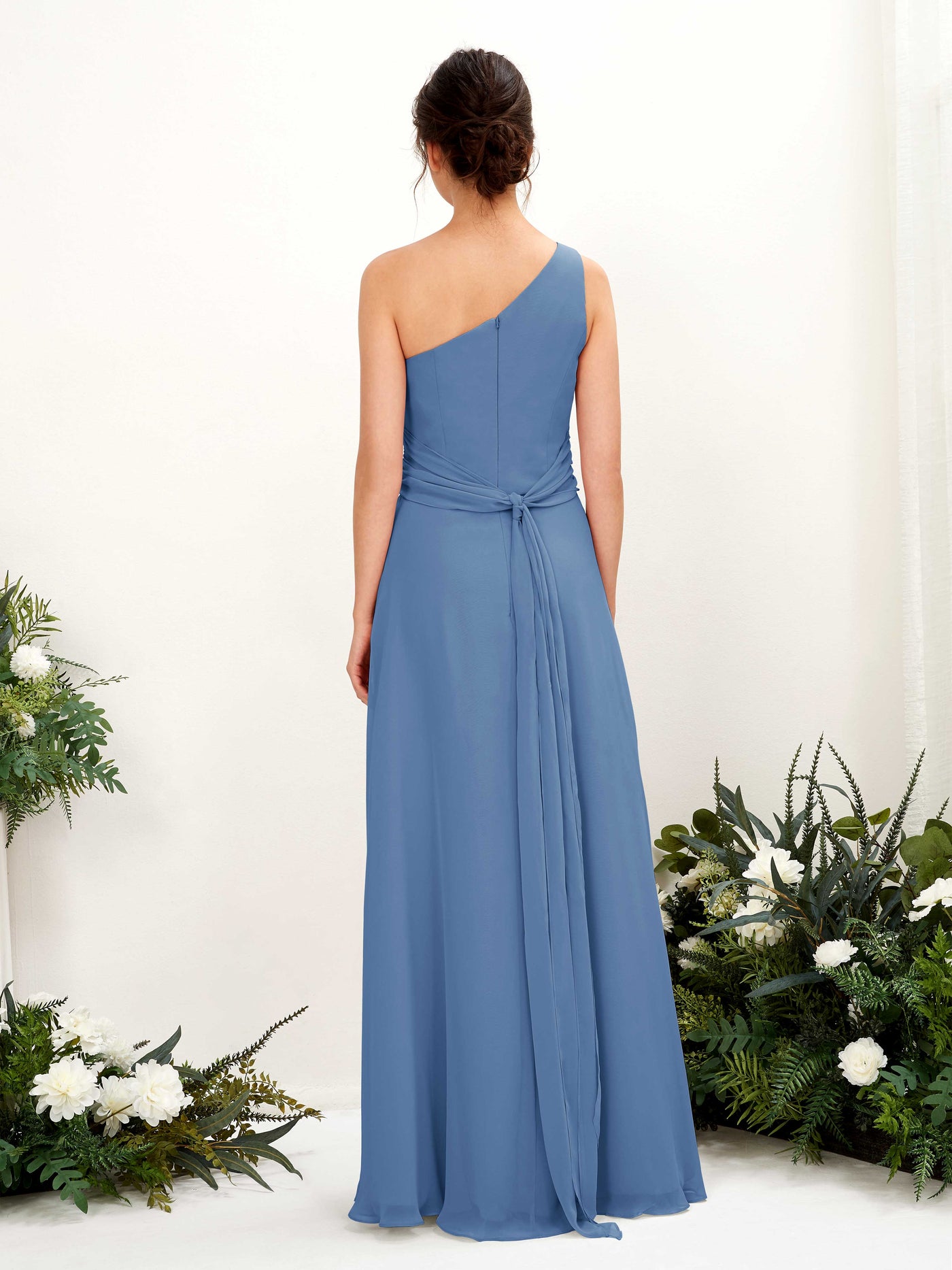 Carlyna Fourreau Longueur ras du sol Décolleté Asymétrique avec Fente Mousseline Robes de demoiselle d'honneur Bleu Poussiéreux #couleur_bleu-poussi-reux