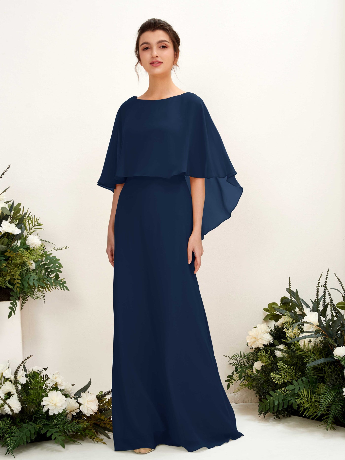 Carlyna Fourreau Silhouette Encolure bateau Cape Robes de demoiselle d'honneur Bleu Marine #couleur_bleu-marine
