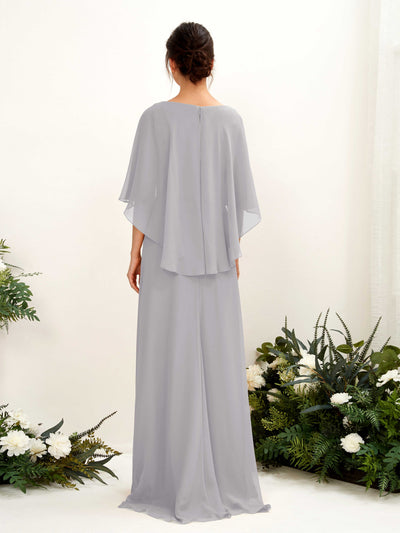Carlyna Fourreau Silhouette Encolure bateau Cape Robes de demoiselle d'honneur Gris Boussole #couleur_gris-boussole