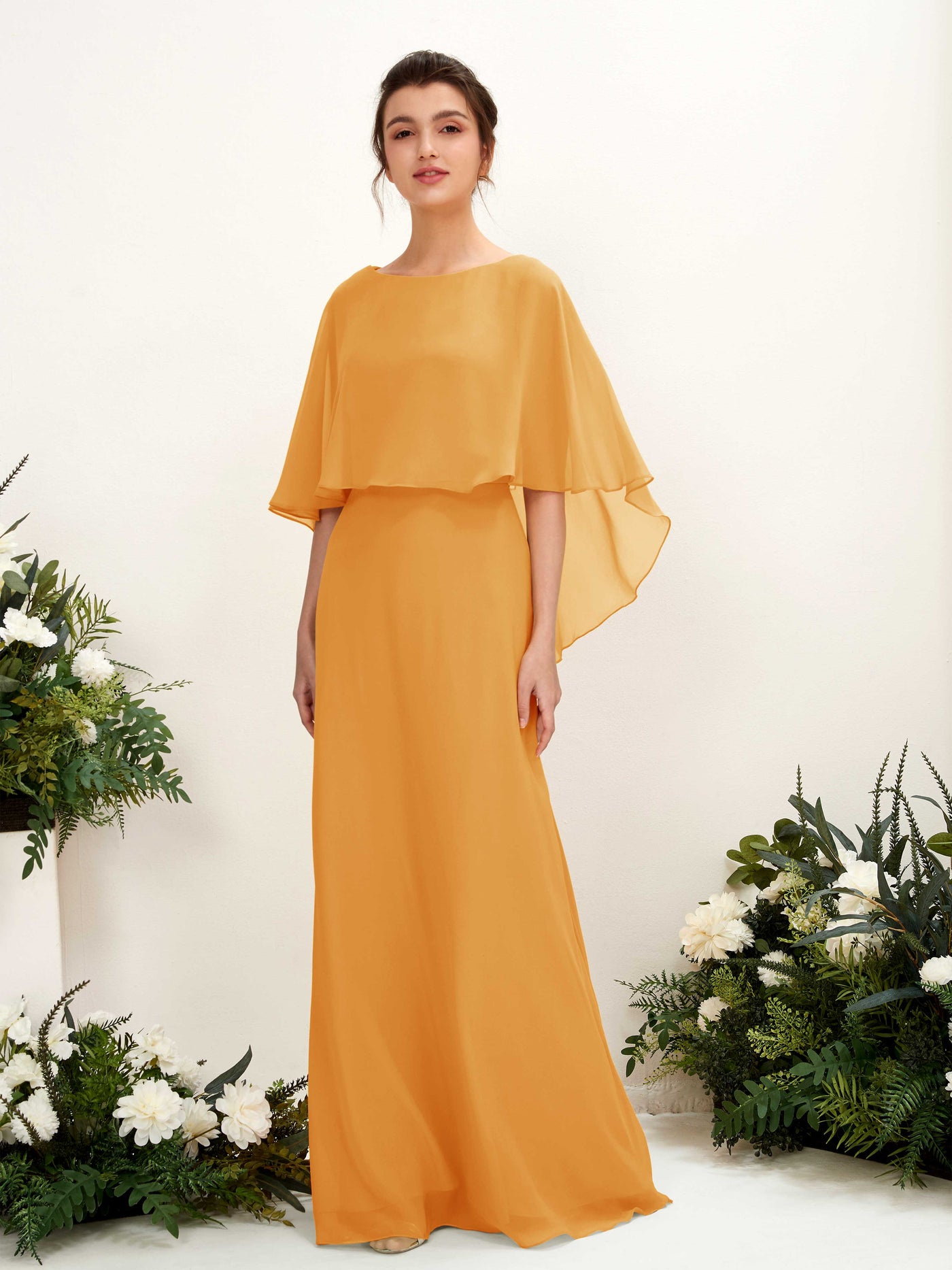 Carlyna Fourreau Silhouette Encolure bateau Cape Robes de demoiselle d'honneur Mangue #couleur_mangue