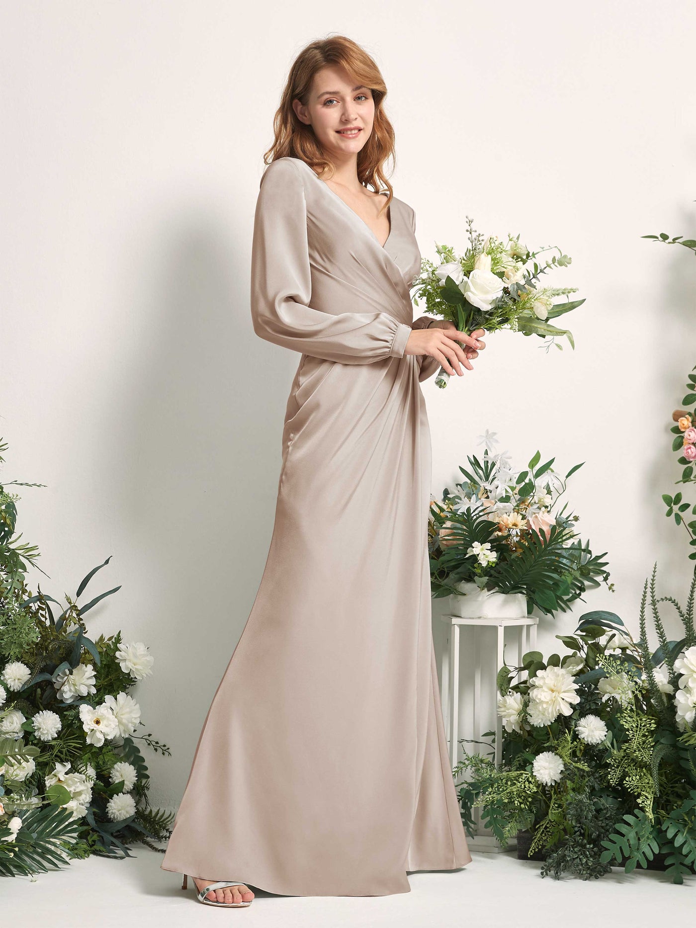 Carlyna Fourreau Sirène Col V Manches Longues Robes de demoiselle d'honneur Taupe #couleur_taupe