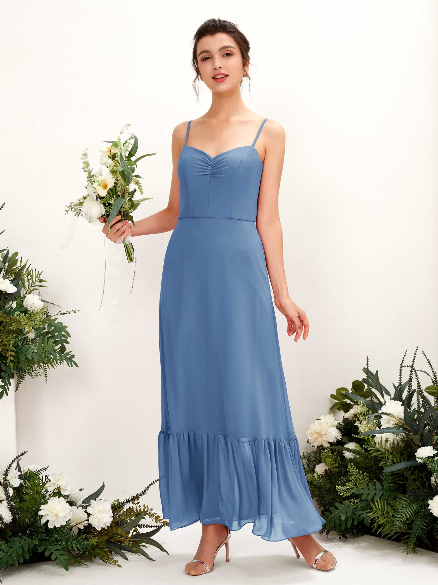 Carlyna Robe de demoiselle d'honneur Empire Bretelles spaghetti Longueur ras du sol Bleu Poussiéreux #couleur_bleu-poussi-reux
