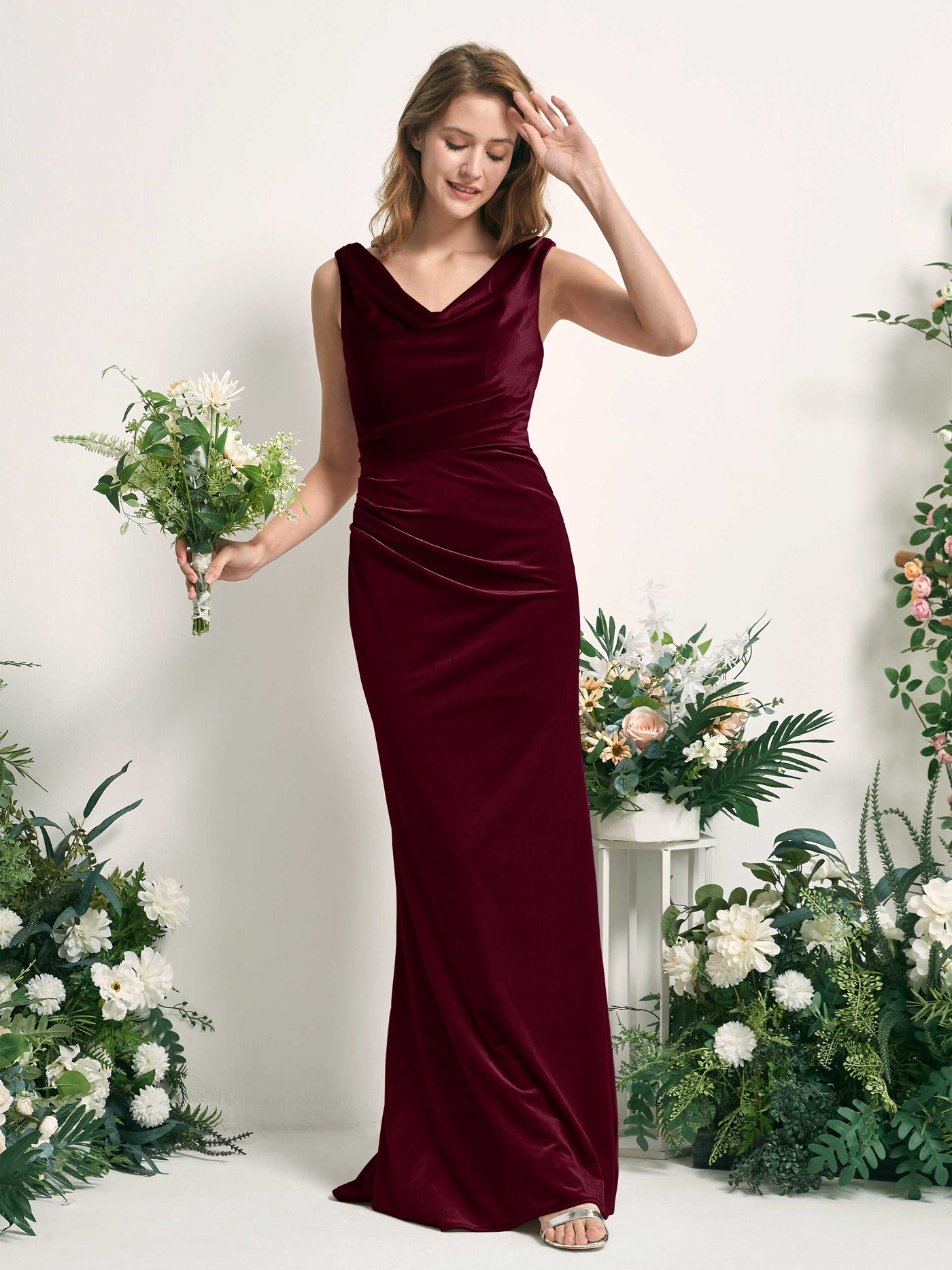 Carlyna Robe de demoiselle d'honneur sirène col V longueur ras du sol velours Bordeaux #couleur_bordeaux