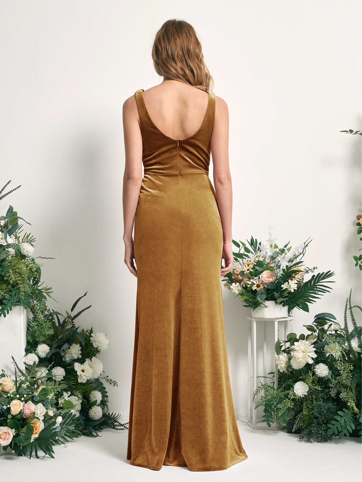 Carlyna Robe de demoiselle d'honneur sirène col V longueur ras du sol velours Or Bruni #couleur_or-bruni