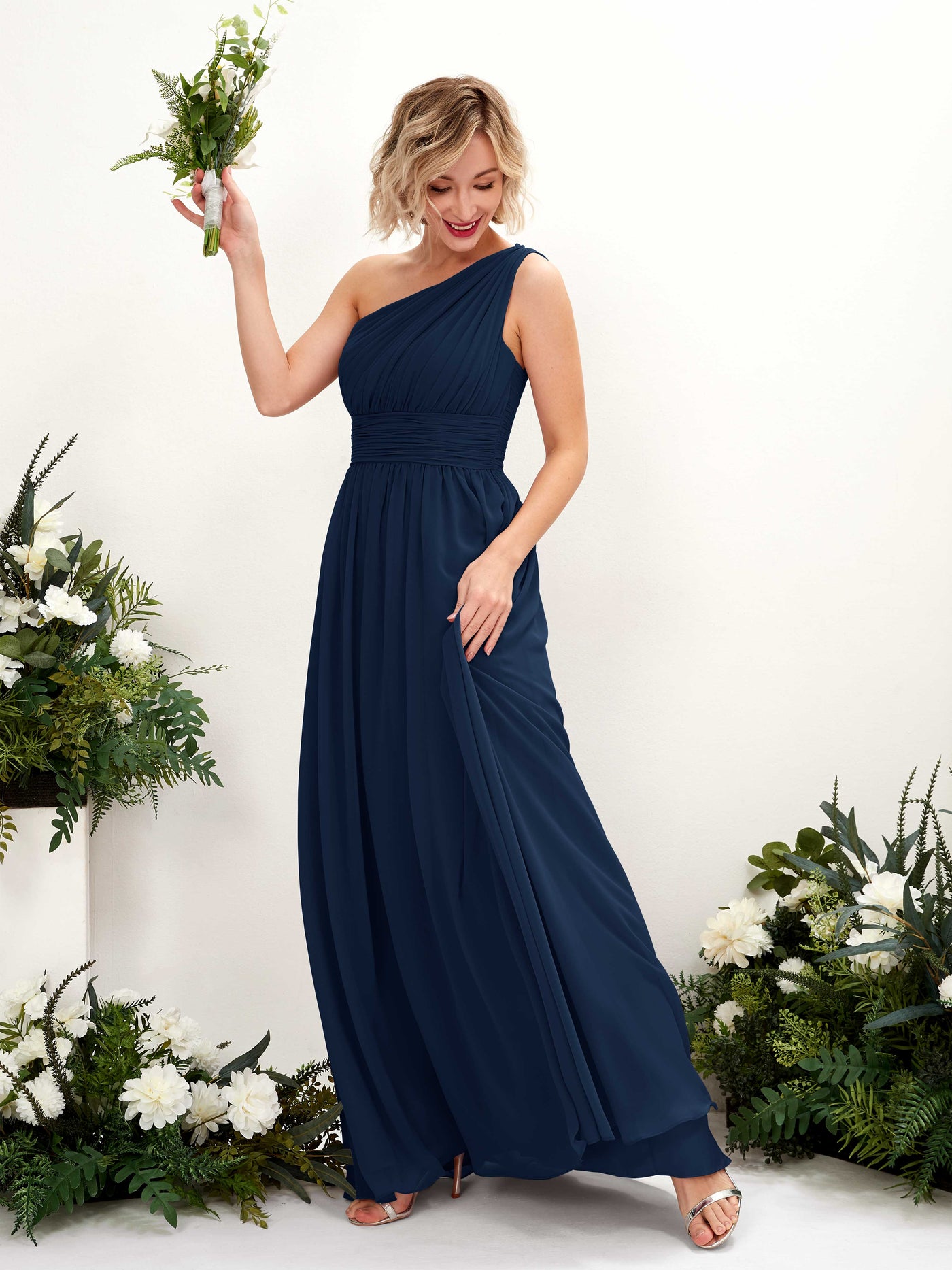 Carlyna Robe de demoiselle d'honneur trapèze froncée décolleté asymétrique longueur ras du sol Bleu Marine #couleur_bleu-marine