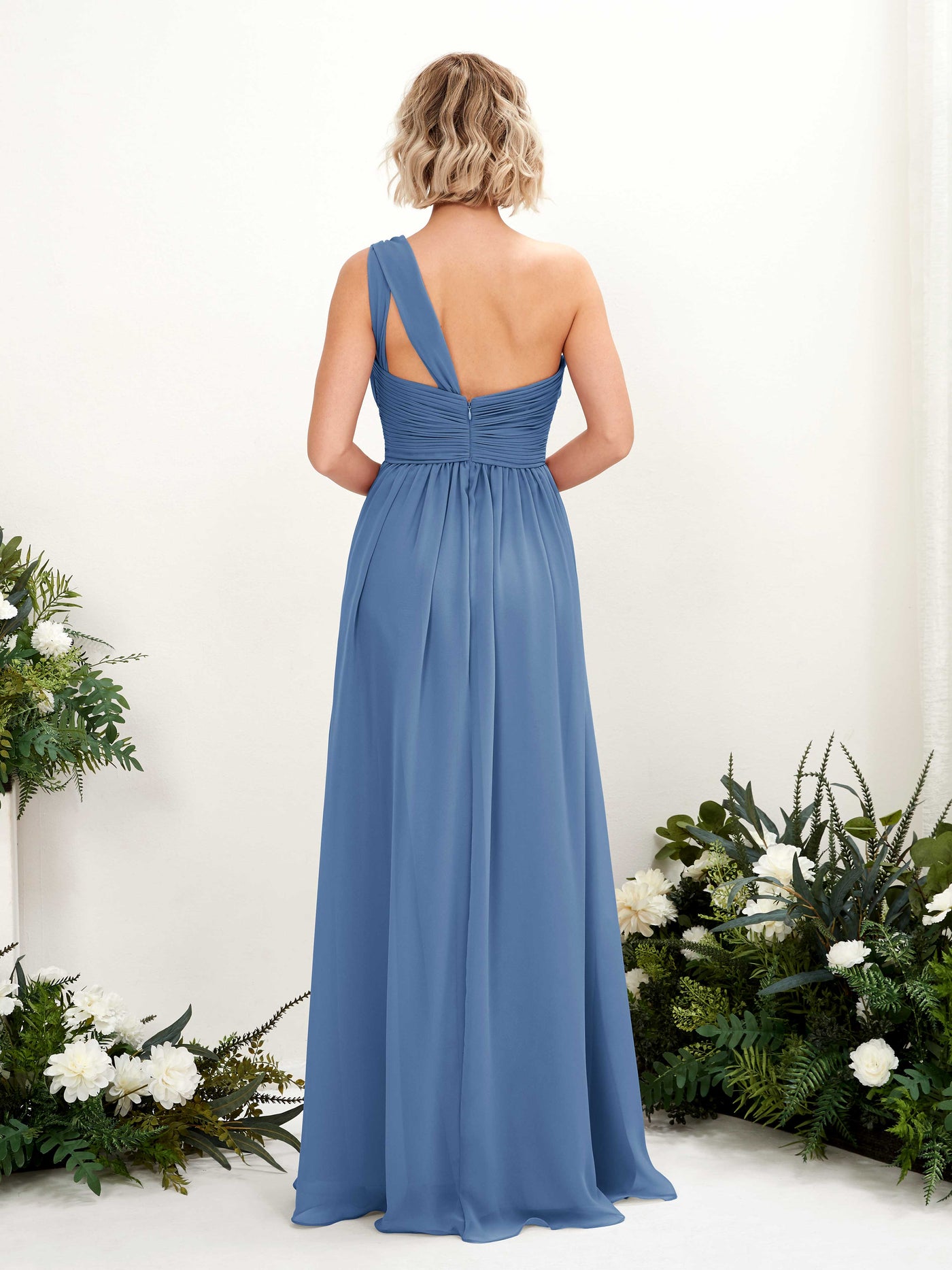 Carlyna Robe de demoiselle d'honneur trapèze froncée décolleté asymétrique longueur ras du sol Bleu Poussiéreux #couleur_bleu-poussi-reux