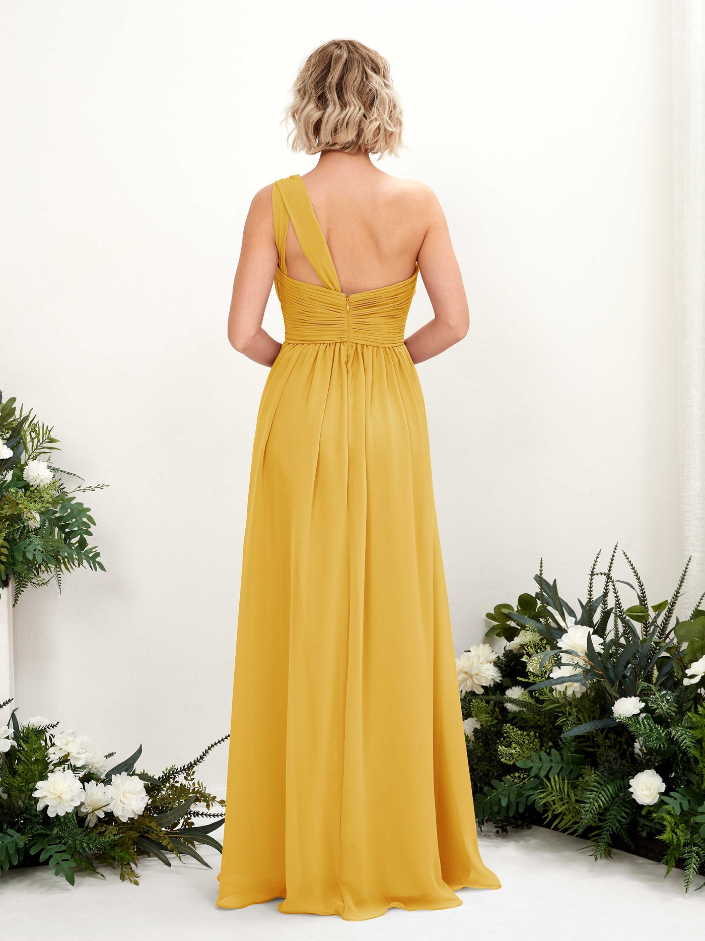 Carlyna Robe de demoiselle d'honneur trapèze froncée décolleté asymétrique longueur ras du sol Jaune Moutard #couleur_jaune-moutard