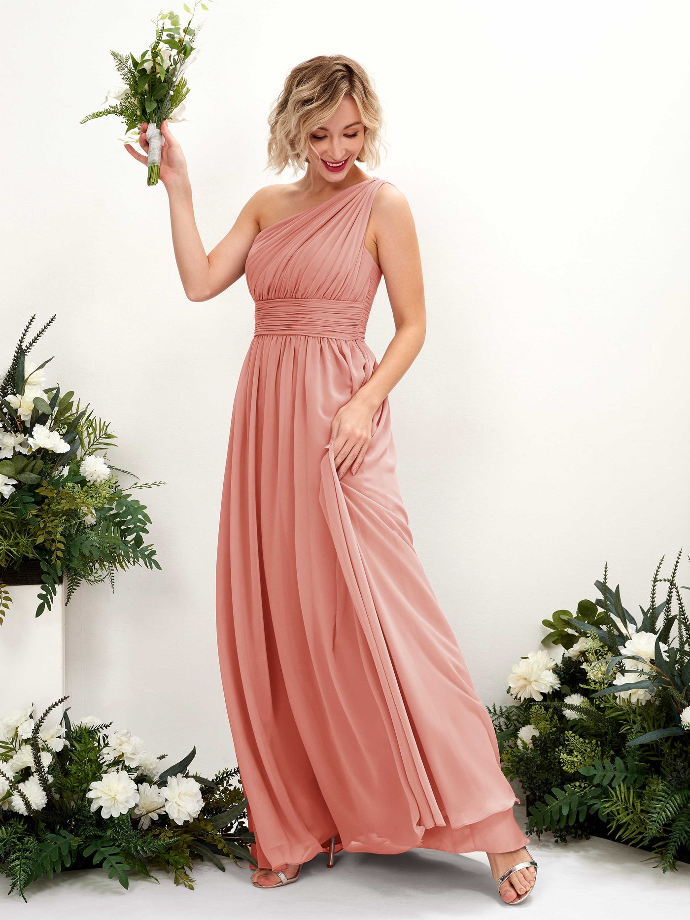 Carlyna Robe de demoiselle d'honneur trapèze froncée décolleté asymétrique longueur ras du sol Rose Champagne #couleur_rose-champagne