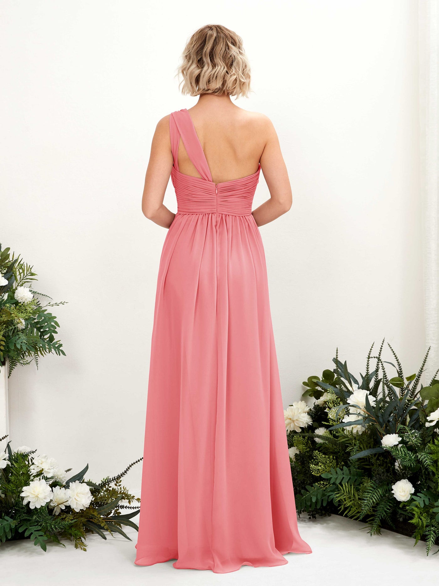 Carlyna Robe de demoiselle d'honneur trapèze froncée décolleté asymétrique longueur ras du sol Rose Corail #couleur_rose-corail