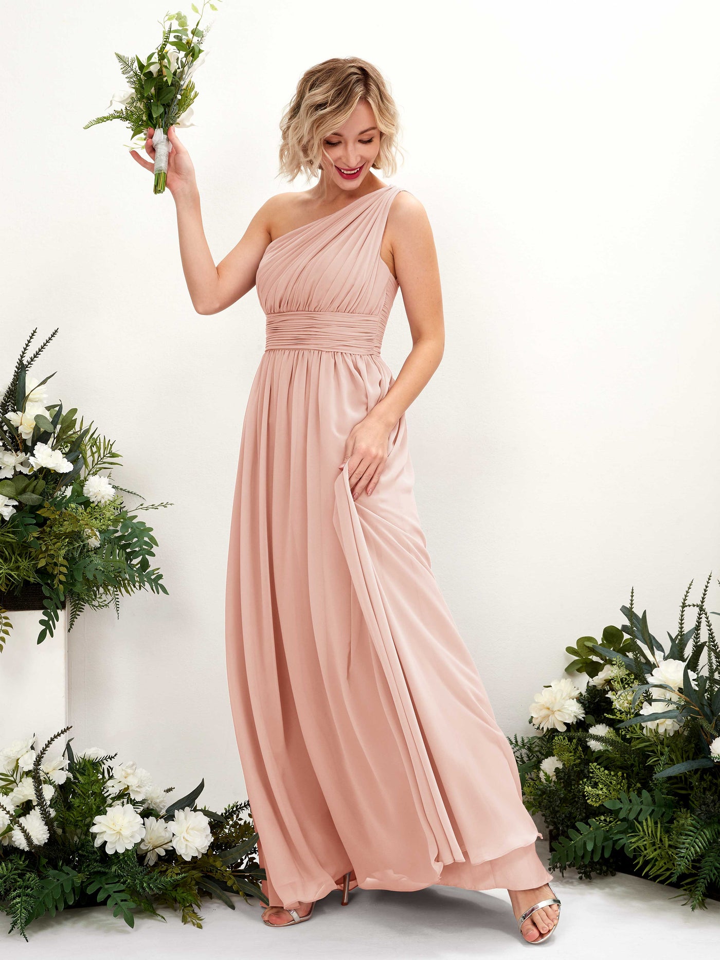 Carlyna Robe de demoiselle d'honneur trapèze froncée décolleté asymétrique longueur ras du sol Rose Perle #couleur_rose-perle