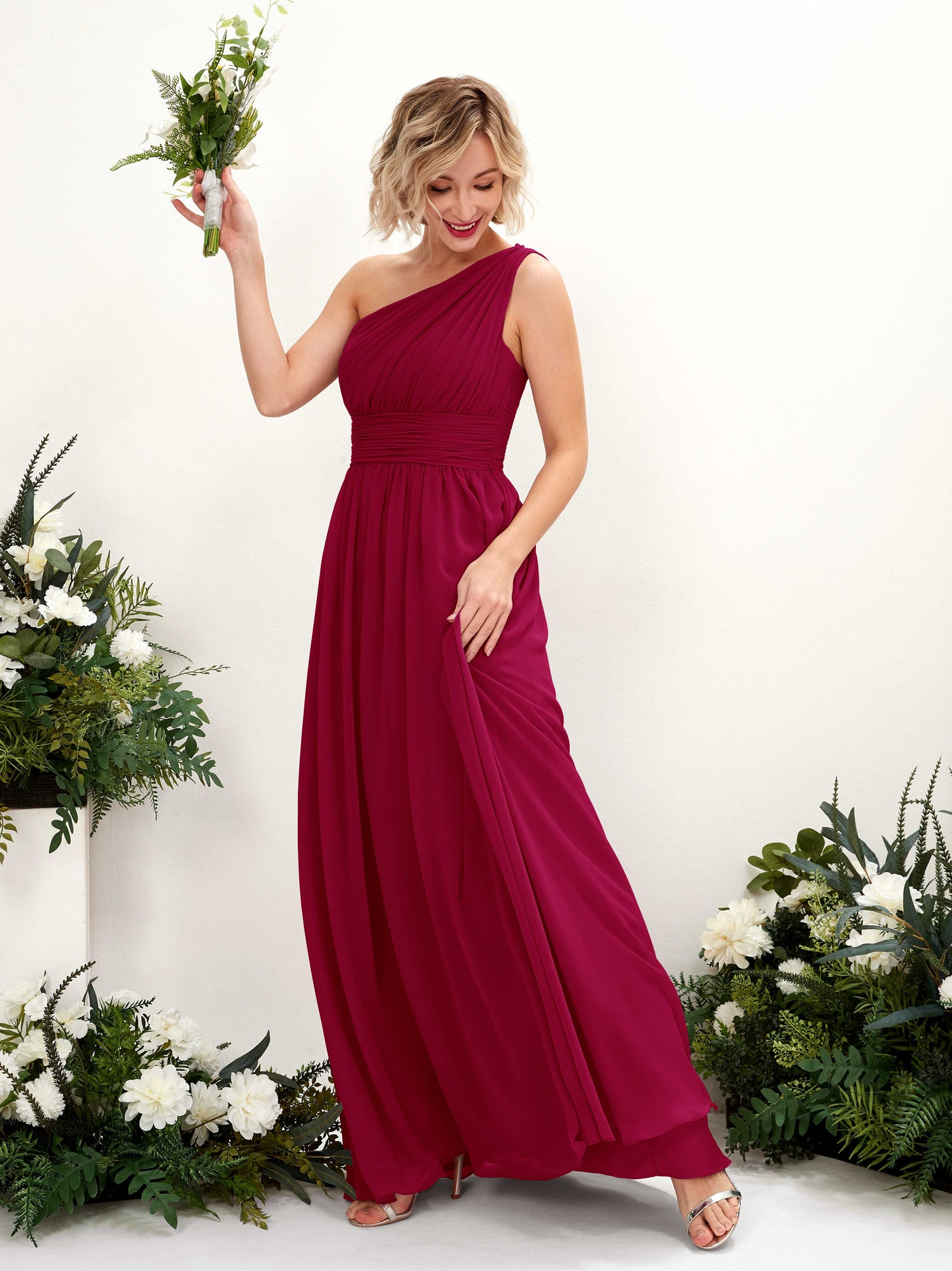 Carlyna Robe de demoiselle d'honneur trapèze froncée décolleté asymétrique longueur ras du sol Rouge Bouffon #couleur_rouge-bouffon