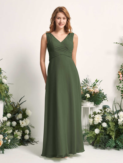 Carlyna Robe demoiselle d'honneur trapèze col V longueur ras du sol Olive Martini #couleur_olive-martini