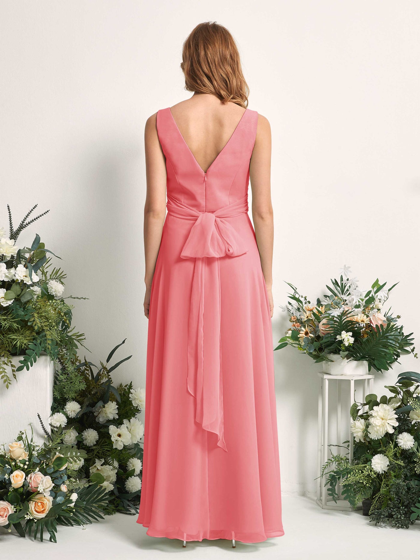 Carlyna Robe demoiselle d'honneur trapèze col V longueur ras du sol Rose Corail #couleur_rose-corail