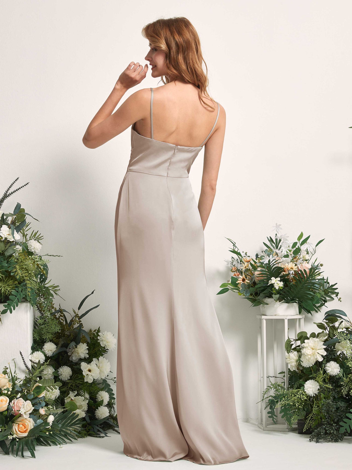 Carlyna Robe sirène Col V Longueur ras du sol Satin pour demoiselles d'honneur Taupe #couleur_taupe