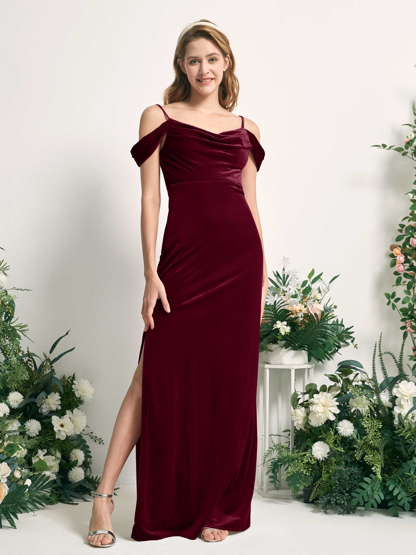 Carlyna Robe sirène épaule dénudée longueur ras du sol velours fente robes de demoiselle d'honneur Bordeaux #couleur_bordeaux