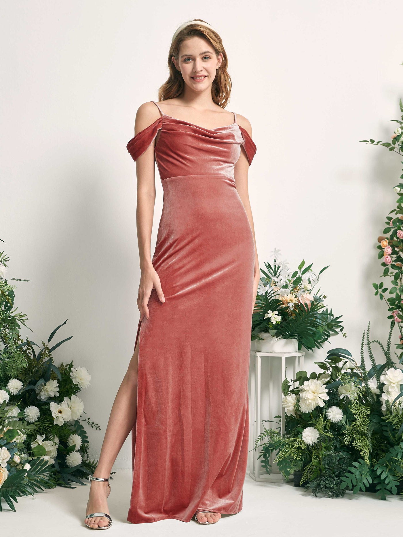 Carlyna Robe sirène épaule dénudée longueur ras du sol velours fente robes de demoiselle d'honneur Rose Poussiéreux #couleur_rose-poussi-reux