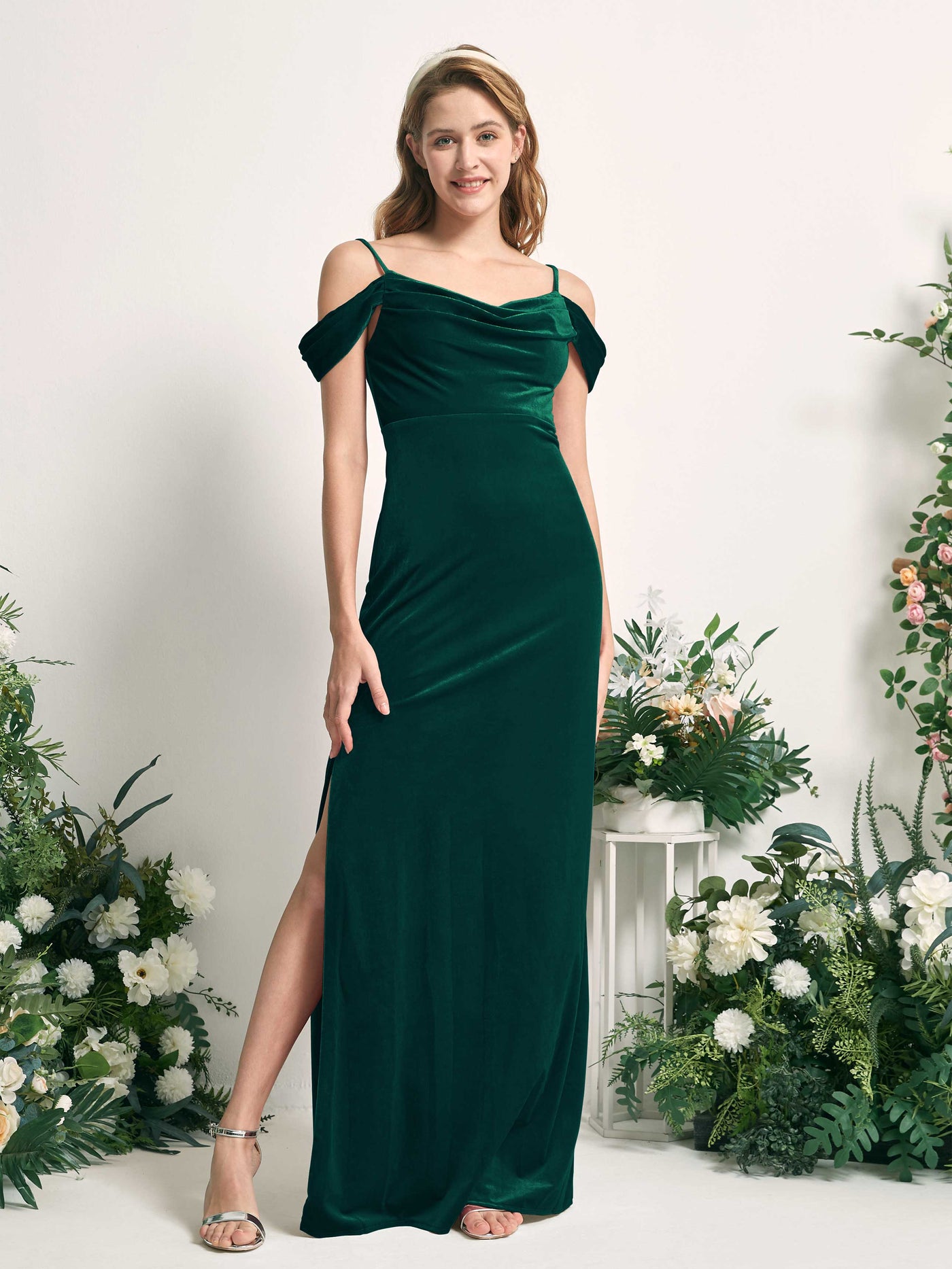 Carlyna Robe sirène épaule dénudée longueur ras du sol velours fente robes de demoiselle d'honneur Vert Chasseur #couleur_vert-chasseur