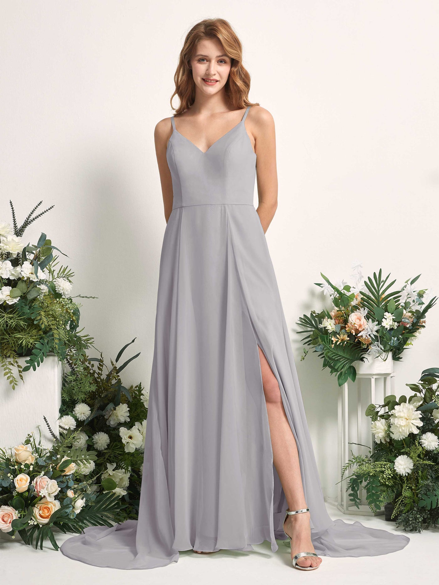 Carlyna Robe trapèze avec col V et fente sur la jambe longueur ras du sol demoiselle d'honneur Gris Boussole #couleur_gris-boussole