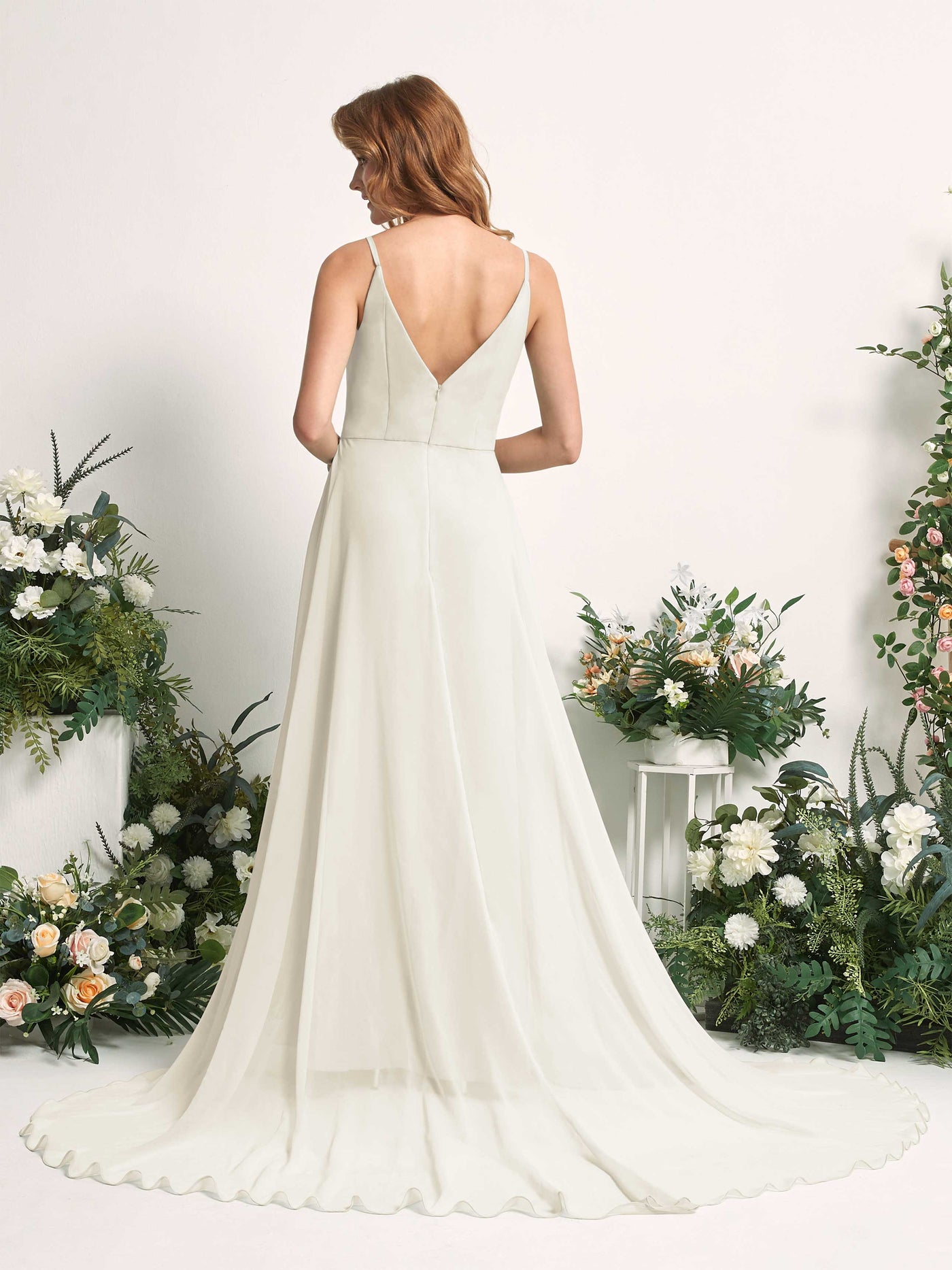 Carlyna Robe trapèze avec col V et fente sur la jambe longueur ras du sol demoiselle d'honneur Ivoire #couleur_ivoire