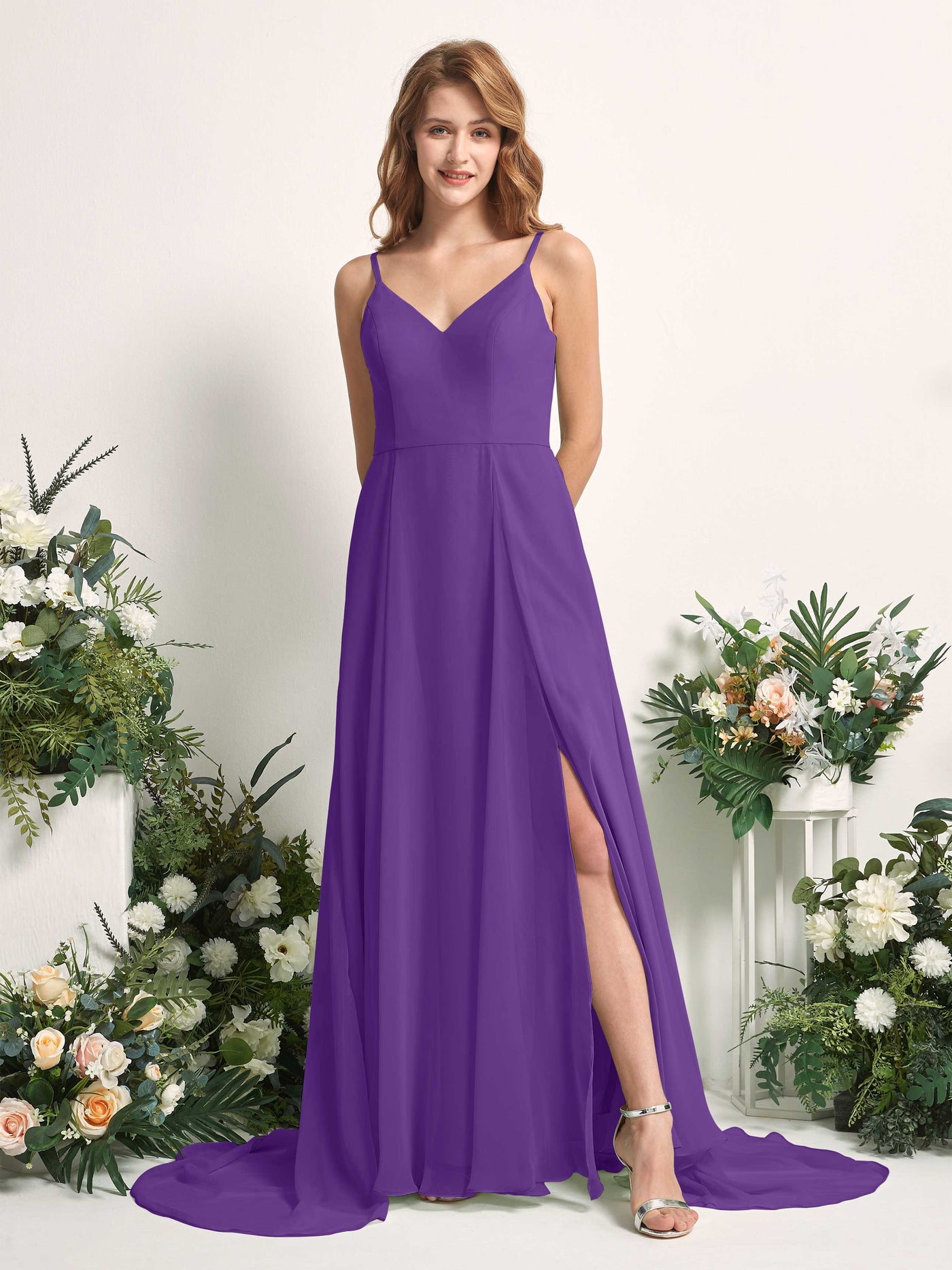 Carlyna Robe trapèze avec col V et fente sur la jambe longueur ras du sol demoiselle d'honneur Régence #couleur_r-gence