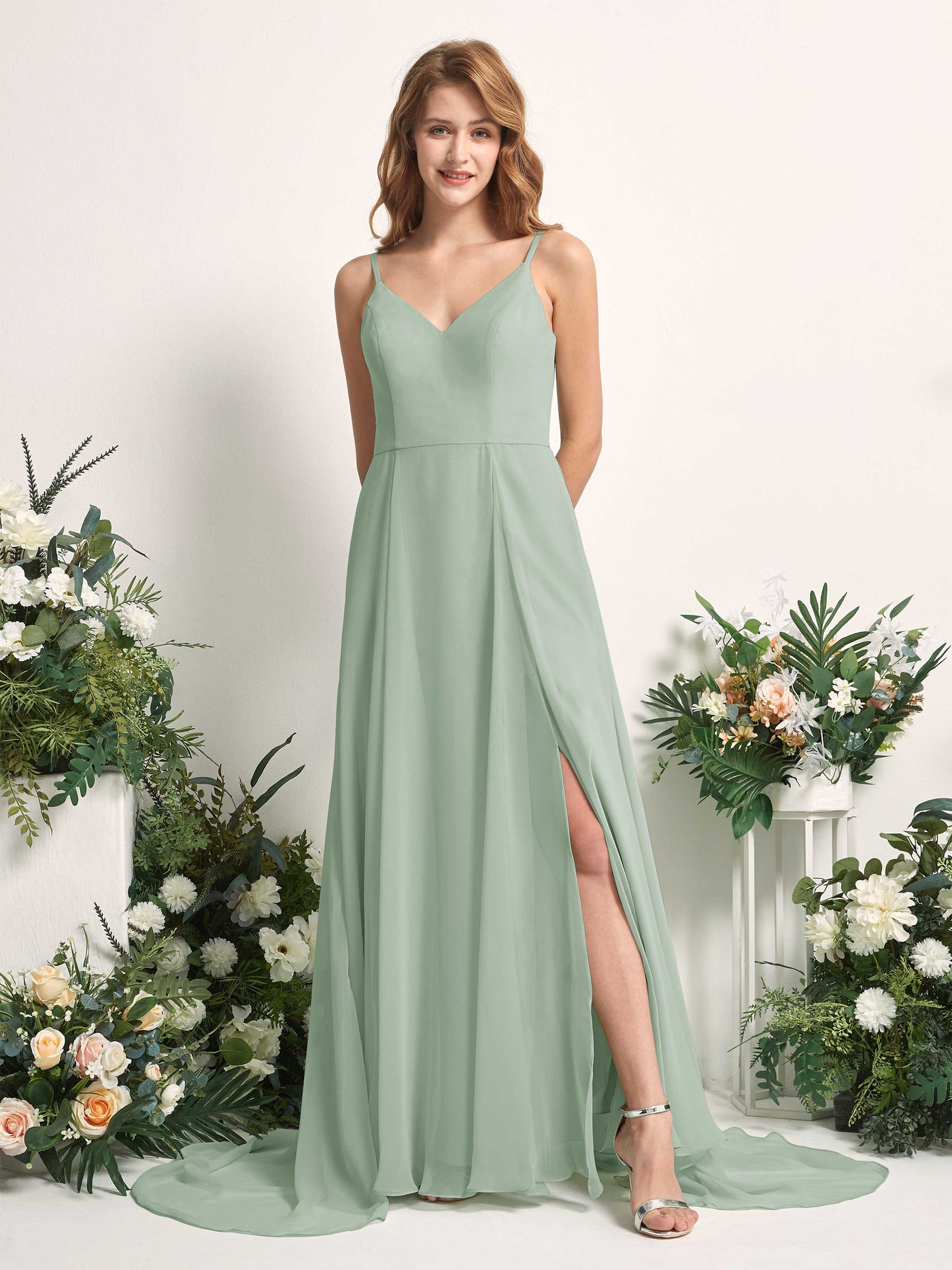 Carlyna Robe trapèze avec col V et fente sur la jambe longueur ras du sol demoiselle d'honneur Vert Sauge Foncé #couleur_vert-sauge-fonc