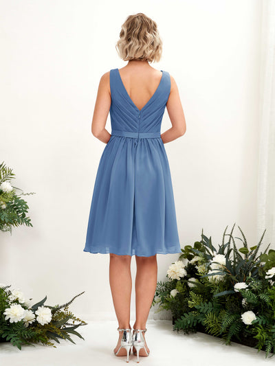 Carlyna Robe trapèze avec col V longueur genou mousseline Bleu Poussiéreux #couleur_bleu-poussi-reux